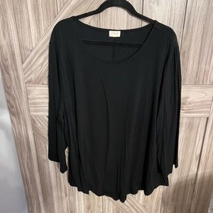NEW w/o tags EXTREMELY SOFT swing style black top w/ 3/4 length sleeves